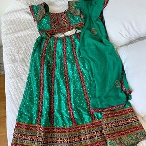Lehenga in great condition - only worn once! Built in pads 34B, drawstring waist